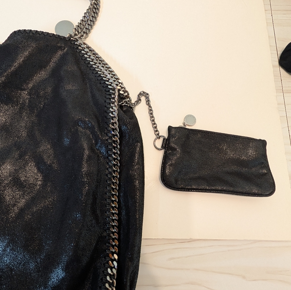 Stella McCartney Falabella tote bag features signature silver-tone chain trim - Picture 4 of 11